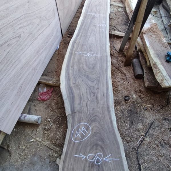 TABLE SUAR 444B